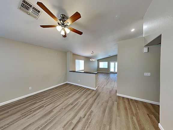3rd image of 519 N Adelle