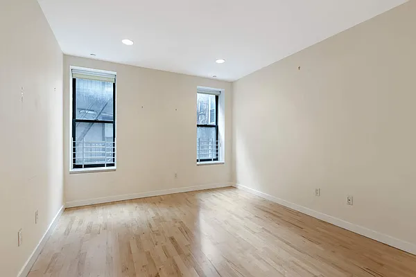 Rented by Compass | media 21