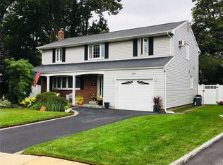 1310 Concord Pl, Merrick, NY 11566