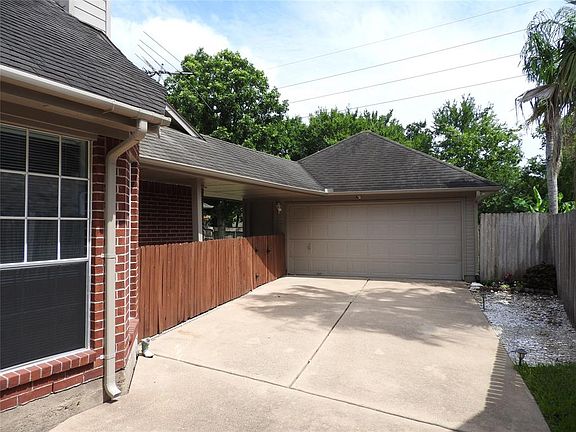4th image of 2203 Parkview Ln