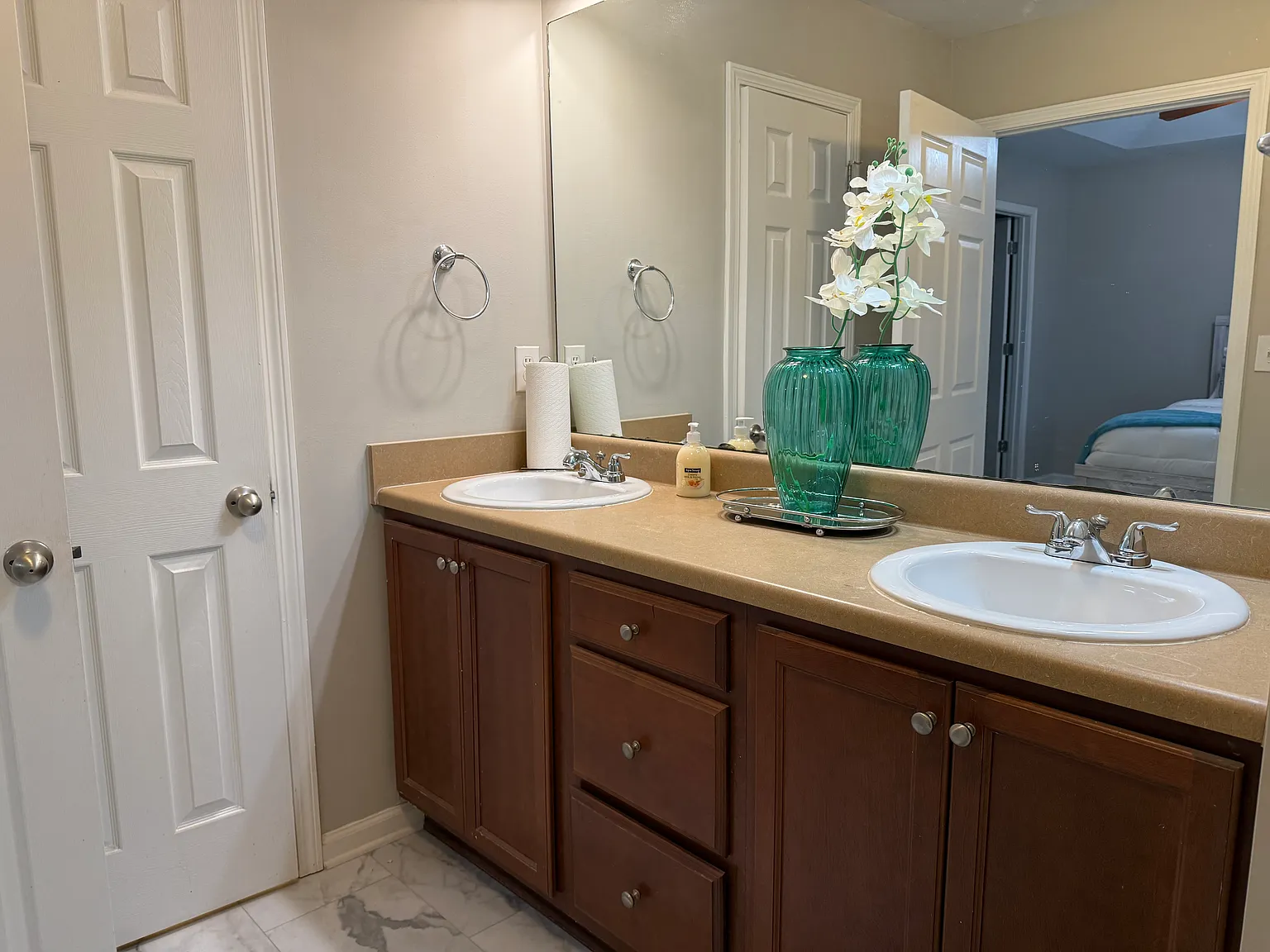 2 bed, 2.5 bath, 1750 sqft, $1,795 — Photo 4