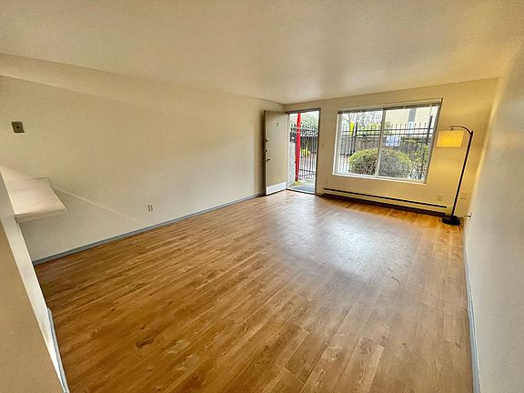 3rd image of 5502 15th Ave NE APT 2