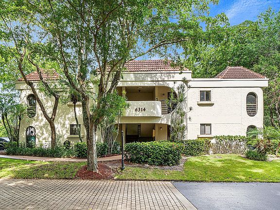 8343FCF8-2B98-4447-B99A-8924E4B23A7B