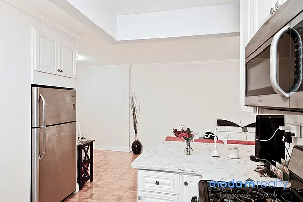 Sold by Moda Realty | media 6