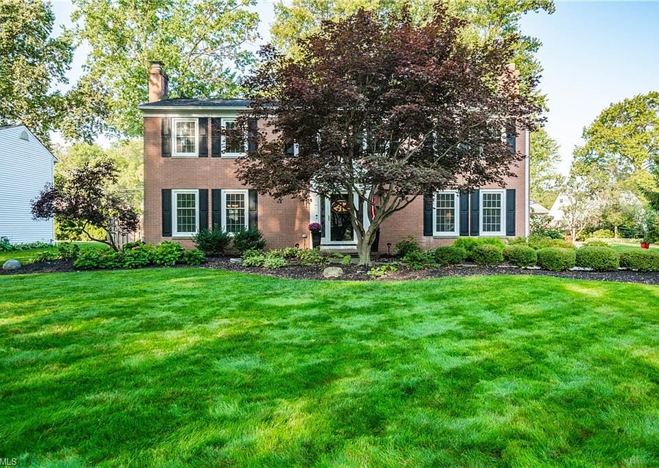 1st image of 230 Parkview Dr