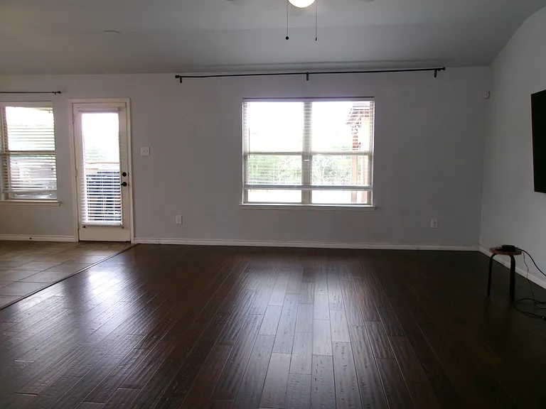 5727 Mountain Hollow Dr — Photo 6