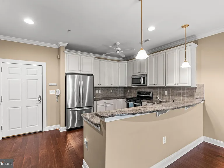 2022 Crescent Way — Photo 4