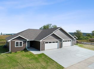806 Roosevelt St, Baraboo, WI 53913