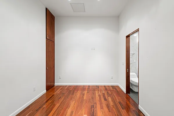 Rented by Compass | media 23