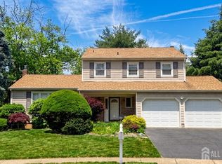 3 Chelsea Ct, Edison, NJ 08820