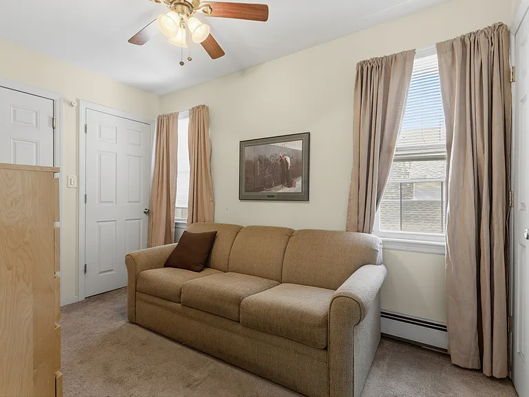 90 Oregon St — Photo 10