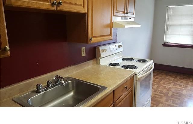 2nd image of 40 Cedar Ln APT 6