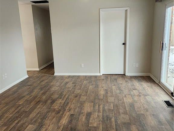 3rd image of 103 E Carmel St