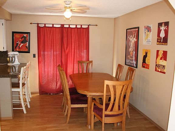 Arched entry to the dining area.