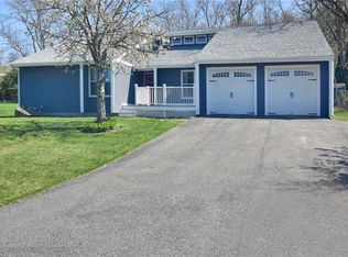 16 Highview Dr, Bristol, RI 02809