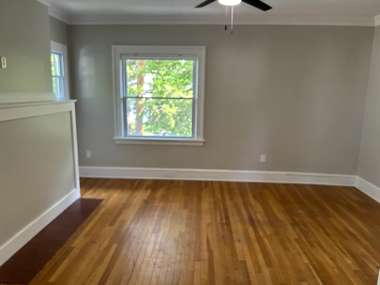17416 Woodford Ave — Photo 5