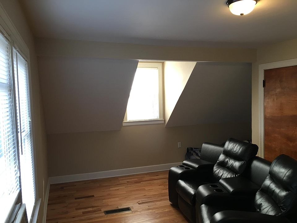 1st image of 901 Oak Hill Dr #2