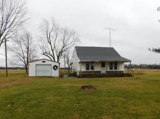 1528 Red Stripe Rd, Odin, IL 62870