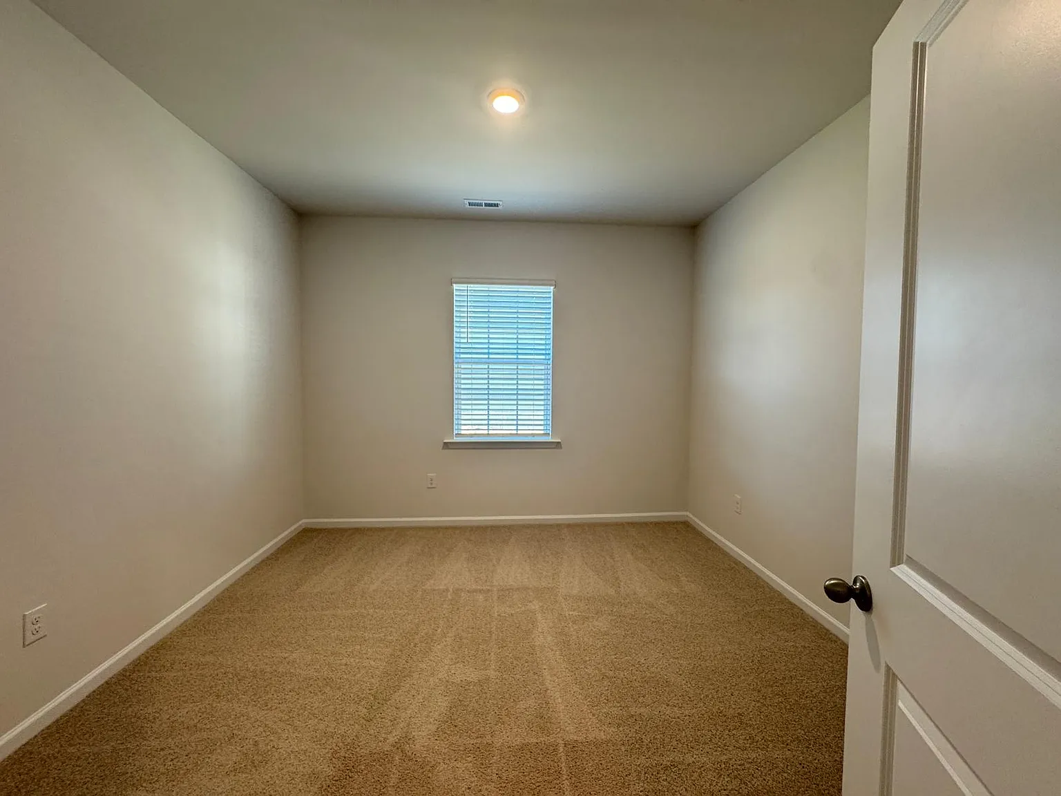 4 bed, 1764 sqft, $1,895 — Photo 4