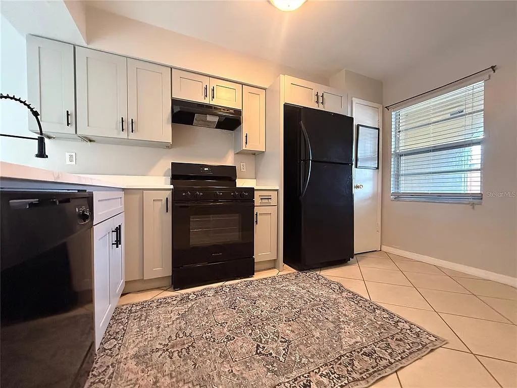2 bed, 2.0 bath, 970 sqft, $1,995 — Photo 3