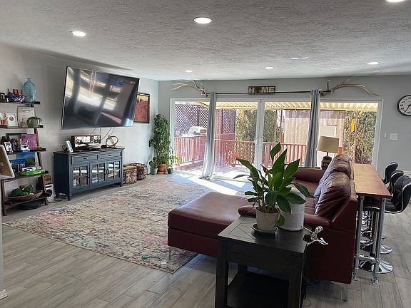 3rd image of 3105 N Mesa Dr