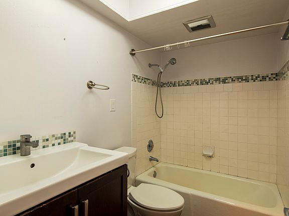 3rd image of 1125 102nd Ave NE APT 4