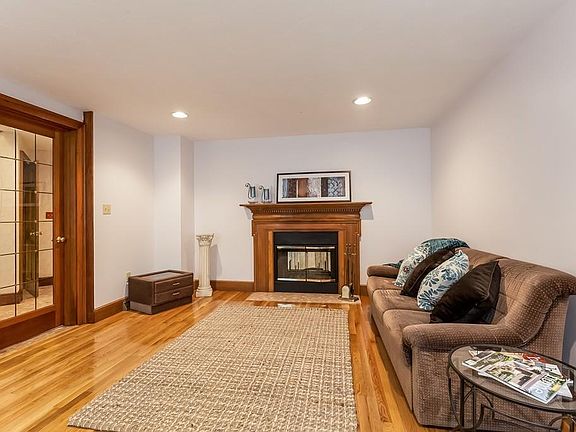 3rd image of 40 Rocky Knoll Dr