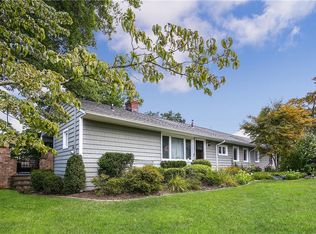 44 Manitou Trl, White Plains, NY 10603