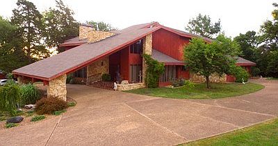 1st image of 402 Lees Circle Dr