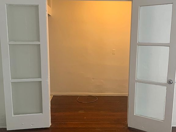 3rd image of 706 N St Andrews Pl