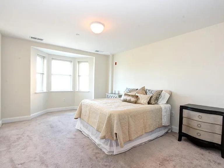 120 Wyllis Ave #118 — Photo 5