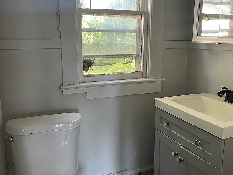 2 Milton St #2R — Photo 6