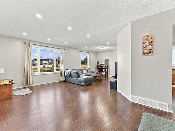 2nd image of 95 N Rundleson Way NE