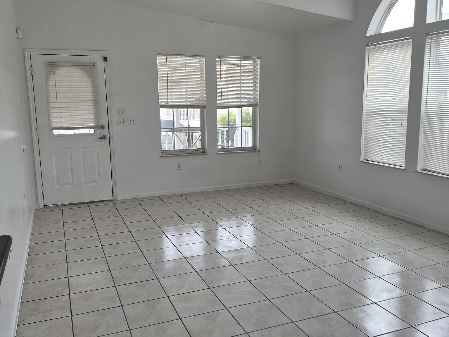 3 bed, 1515 sqft, $2,300 — Photo 2