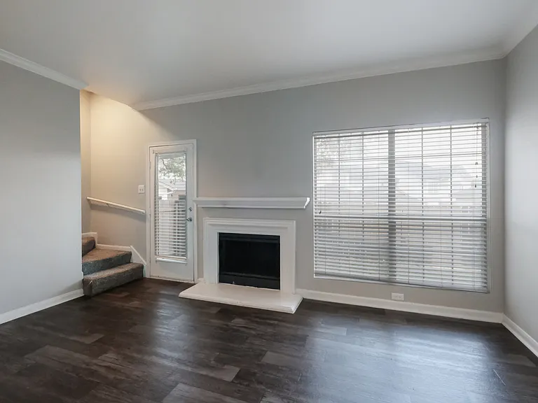 Castle Hills Townhomes — Photo 11