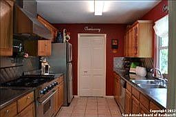 4th image of 3042 Oneida Dr