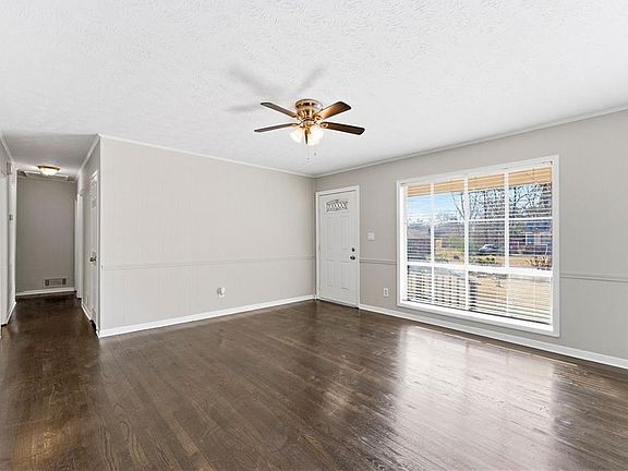 4th image of 850 King Rd