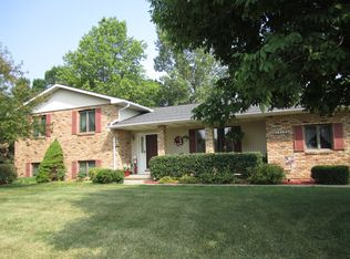 15153 Lore Oaks Ct, Dubuque, IA 52002