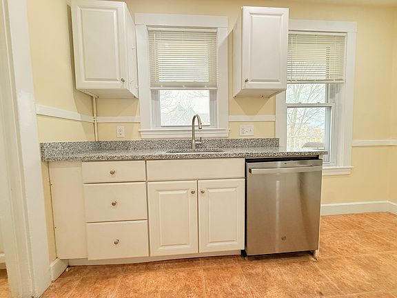 5th image of 18 Sanborn Ave #3A