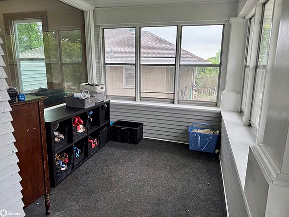 ENCLOSED FRONT PORCH