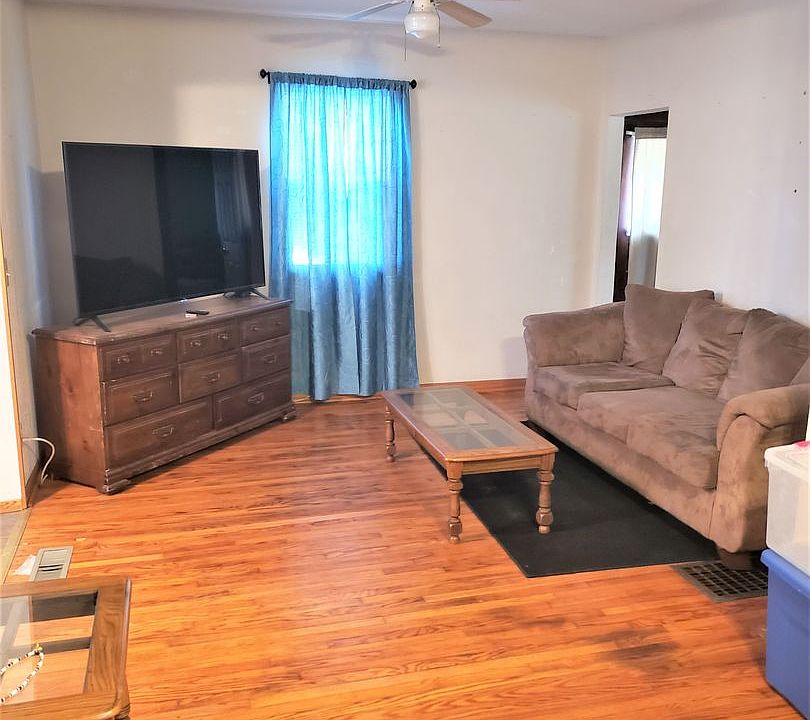 2nd image of 608 Franklin St