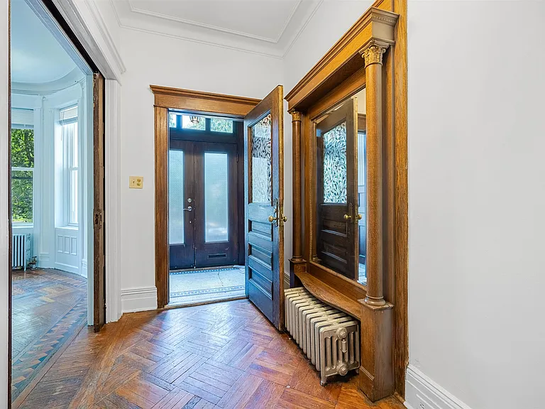 258 Woodlawn Ave — Photo 4