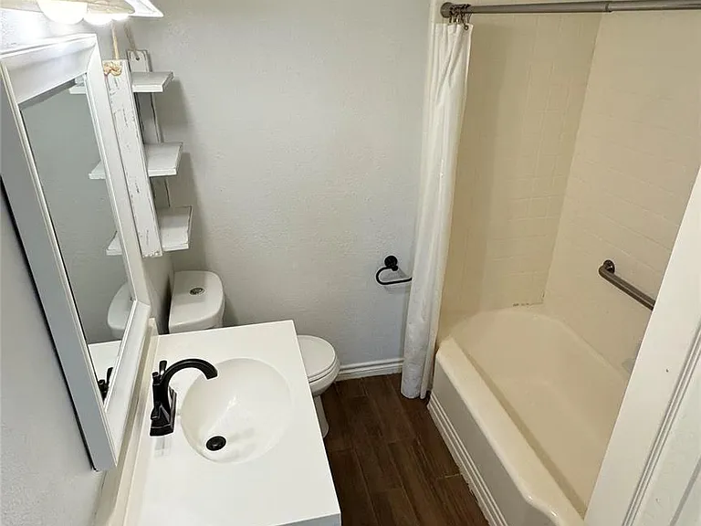 221 Hyta St — Photo 23