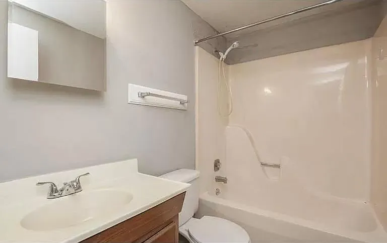 1338 Saint Adelbert Ave #2 — Photo 3