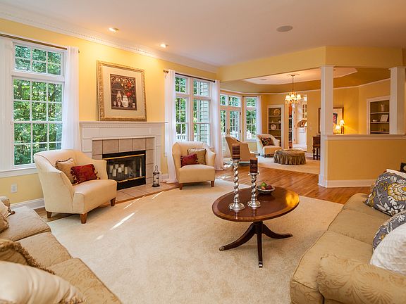 5th image of 31 Dogwood Dr