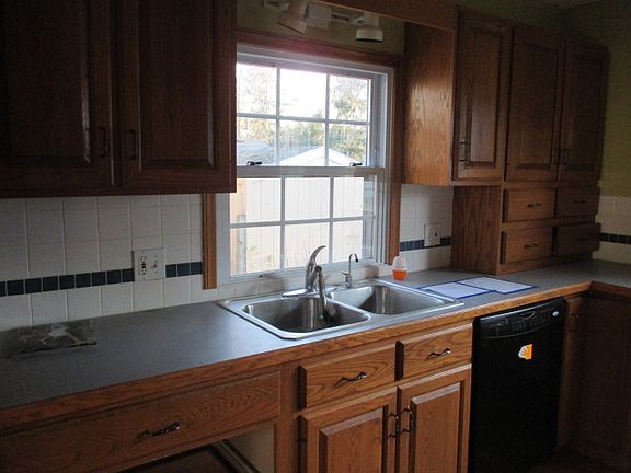5th image of 172 Waldorf Dr
