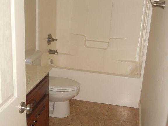 5th image of 3406 N Forrest St APT F