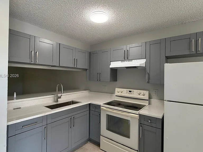 4010 Lakeside Dr #4010 — Photo 5