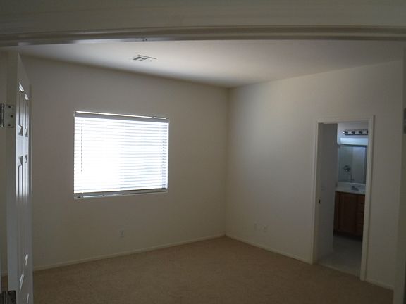 4th image of 127 Manor House Ave