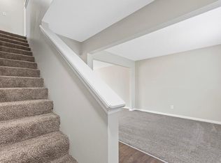 561 Donna Marie Dr, Wentzville, MO